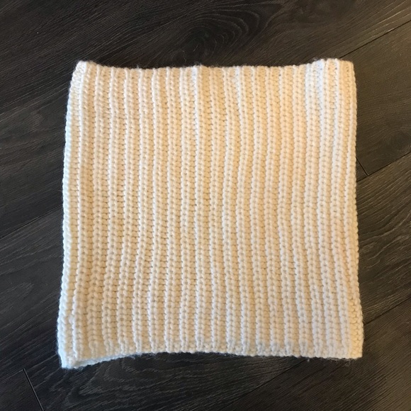 Gap Knit Infinity Wrap Scarf Snood - Picture 6 of 7